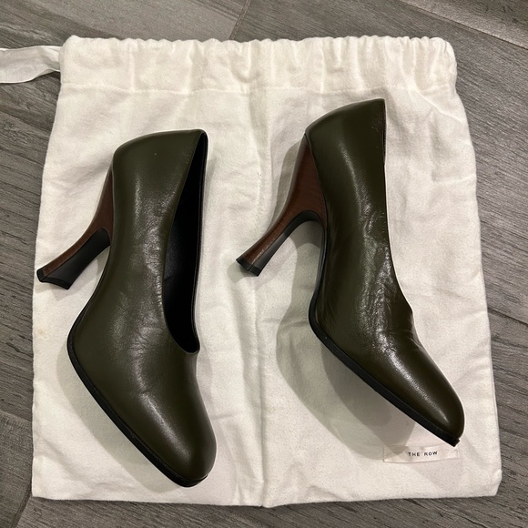 The Row Leather Pumps - Picture 4 of 7